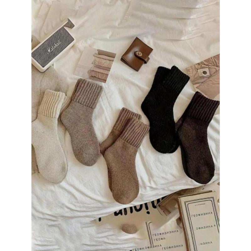 Cozy Up This Winter with Our Women's 5-Pack Thick Thermal Mid-Calf Socks – Perfect for Everyday Comfort and Style!