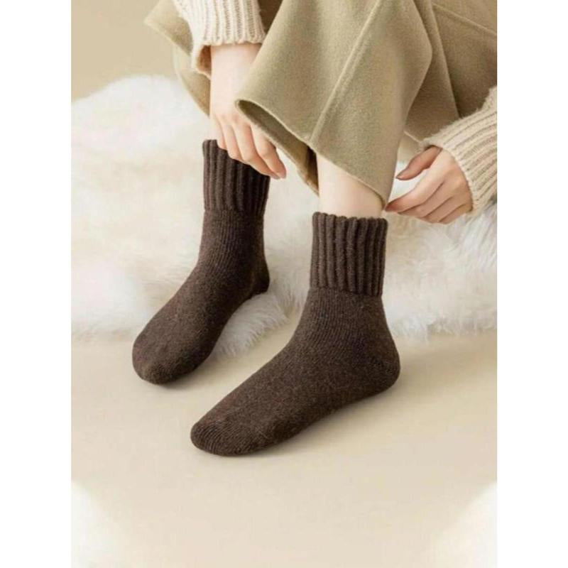 Cozy Up This Winter with Our Women's 5-Pack Thick Thermal Mid-Calf Socks – Perfect for Everyday Comfort and Style!